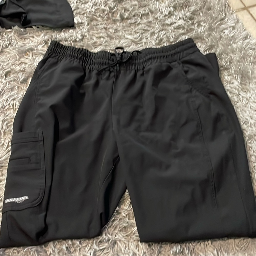 Black scrub pants sketchers size large.